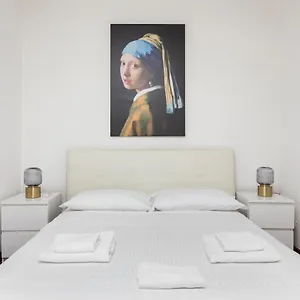 1 Bedroom & 1 Living Apt - Duomo 5 Milan