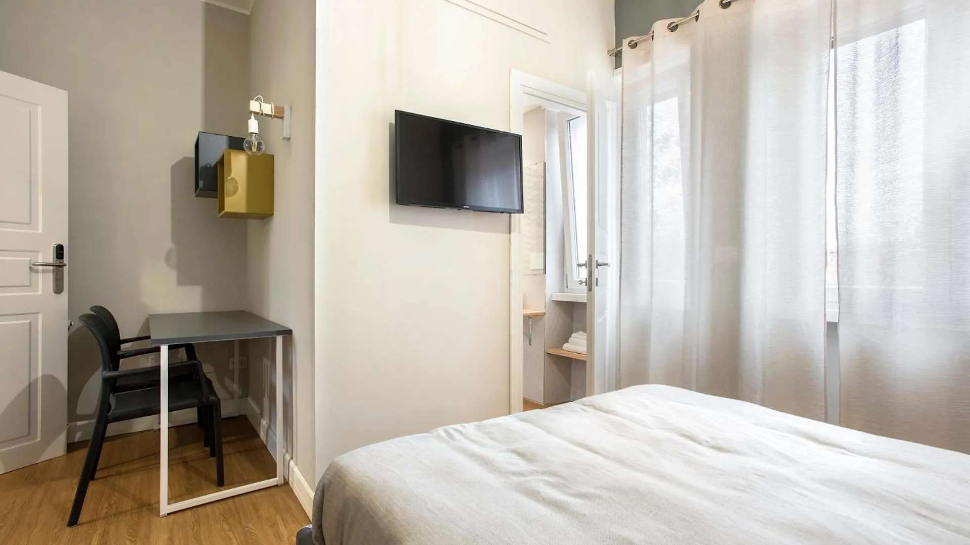 Raven Color Hotel Rome 0*,